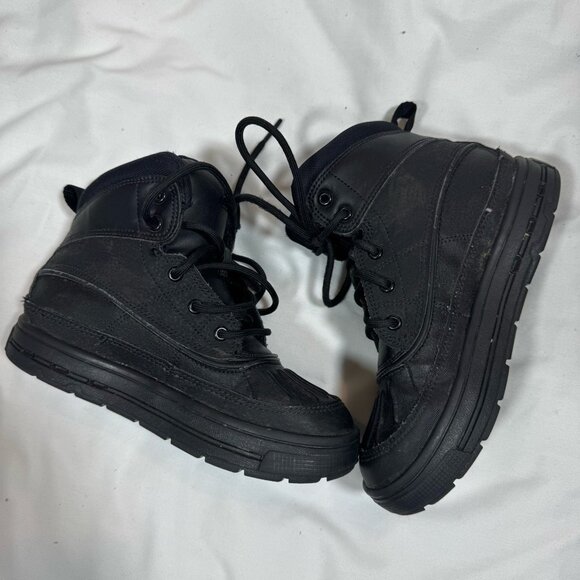 Nike Woodside High Top Lace Up Boys Kids Boots Black Sz 1Y Hiking Outdoor Comfy - Picture 3 of 9